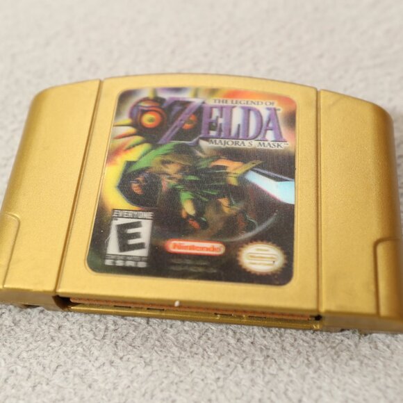 The Legend of Zelda: Majora's Mask - Collector's Edition Holographic N64 - Picture 3 of 9
